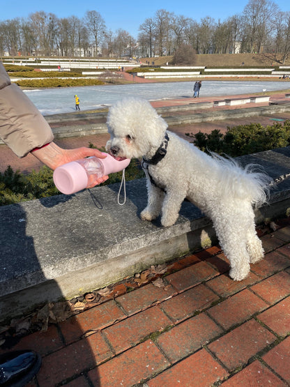 Tragbare Tierfutter- und Wasserflasche